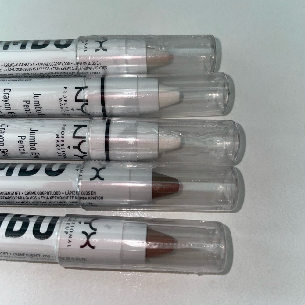 Nyx 🤍 - Picture 3 of 3